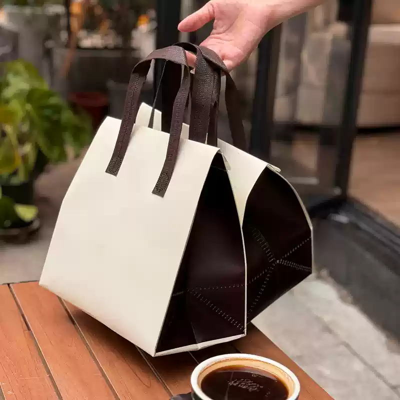 100 TÚI GIỮ NHIỆT TRƠN - MÀU KEM CẠNH BÊN NÂU (Giá của 100 túi)