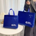 50 Túi Tote Vải Không Dệt Xanh Klein Cao Cấp – In Chữ Gift, Form Đứng Dày Dặn