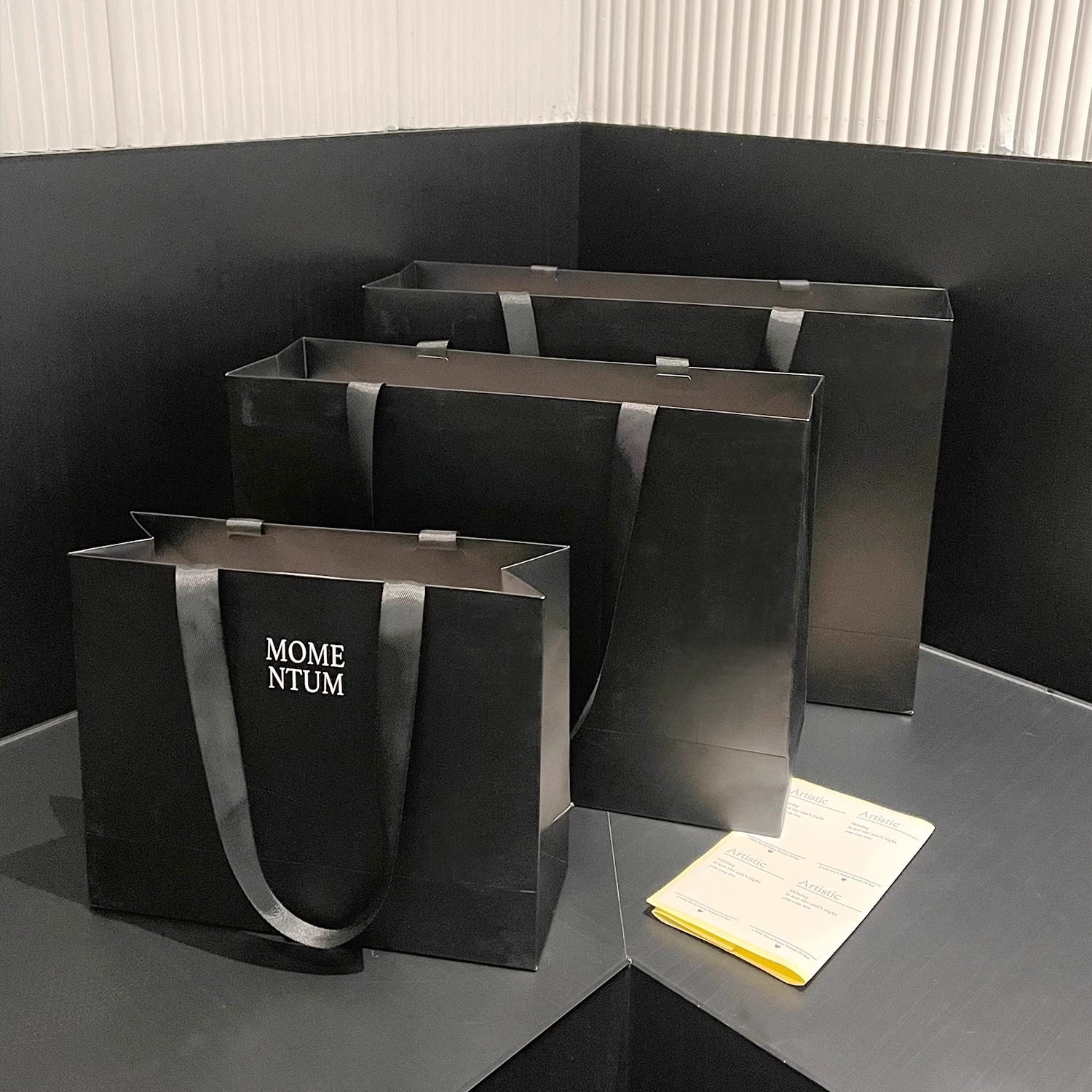 30 Túi Tote Giấy Bìa Cứng Màu Đen Mờ – Phụ Kiện Đóng Gói Thời Trang Đẳng Cấp