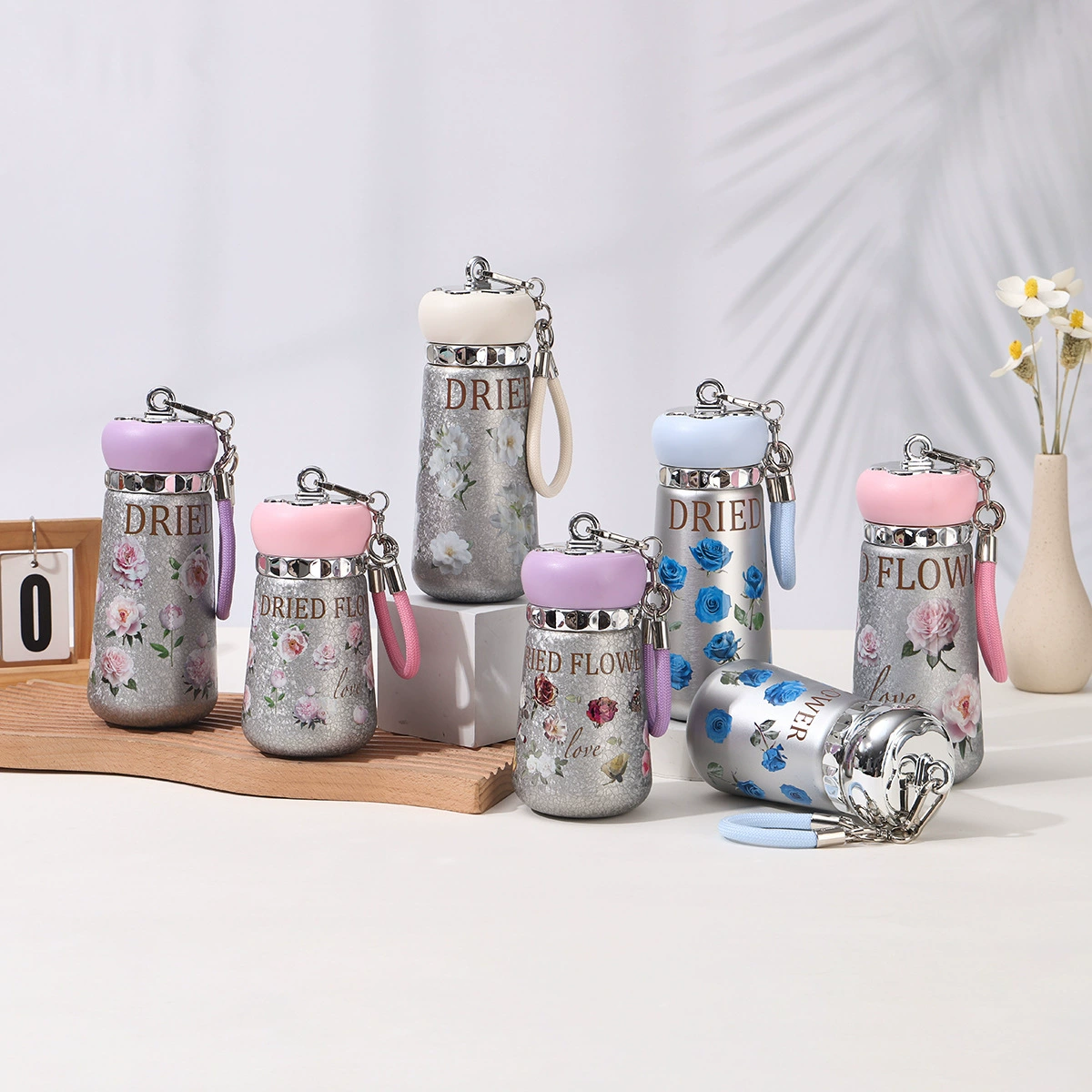 02 Bình giữ nhiệt mini phủ titan cao cấp – Thiết kế dễ thương kèm móc treo tiện lợi, dung tích 300ml/450ml