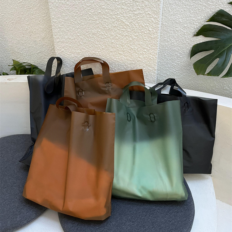 50 Túi nhựa mờ trong suốt cao cấp dành cho cửa hàng thời trang – Tay xách – Dùng đựng quần áo, quà tặng – Nhận in số lượng lớn